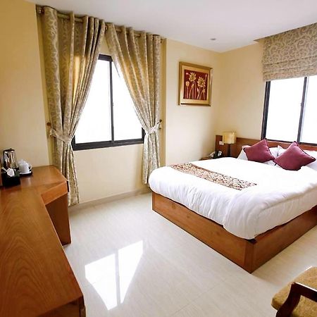 OYO 1045 B Hotel Hanoi Buitenkant foto