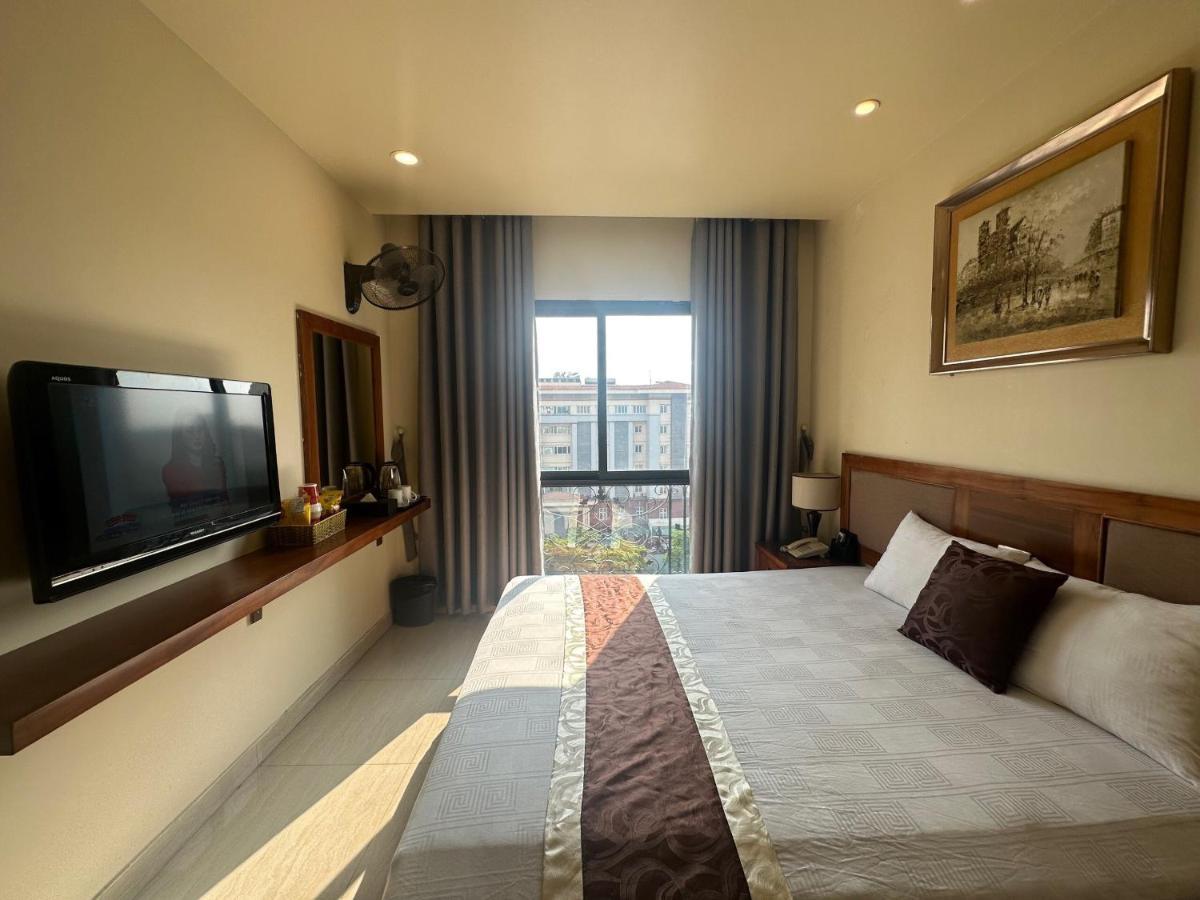 OYO 1045 B Hotel Hanoi Buitenkant foto